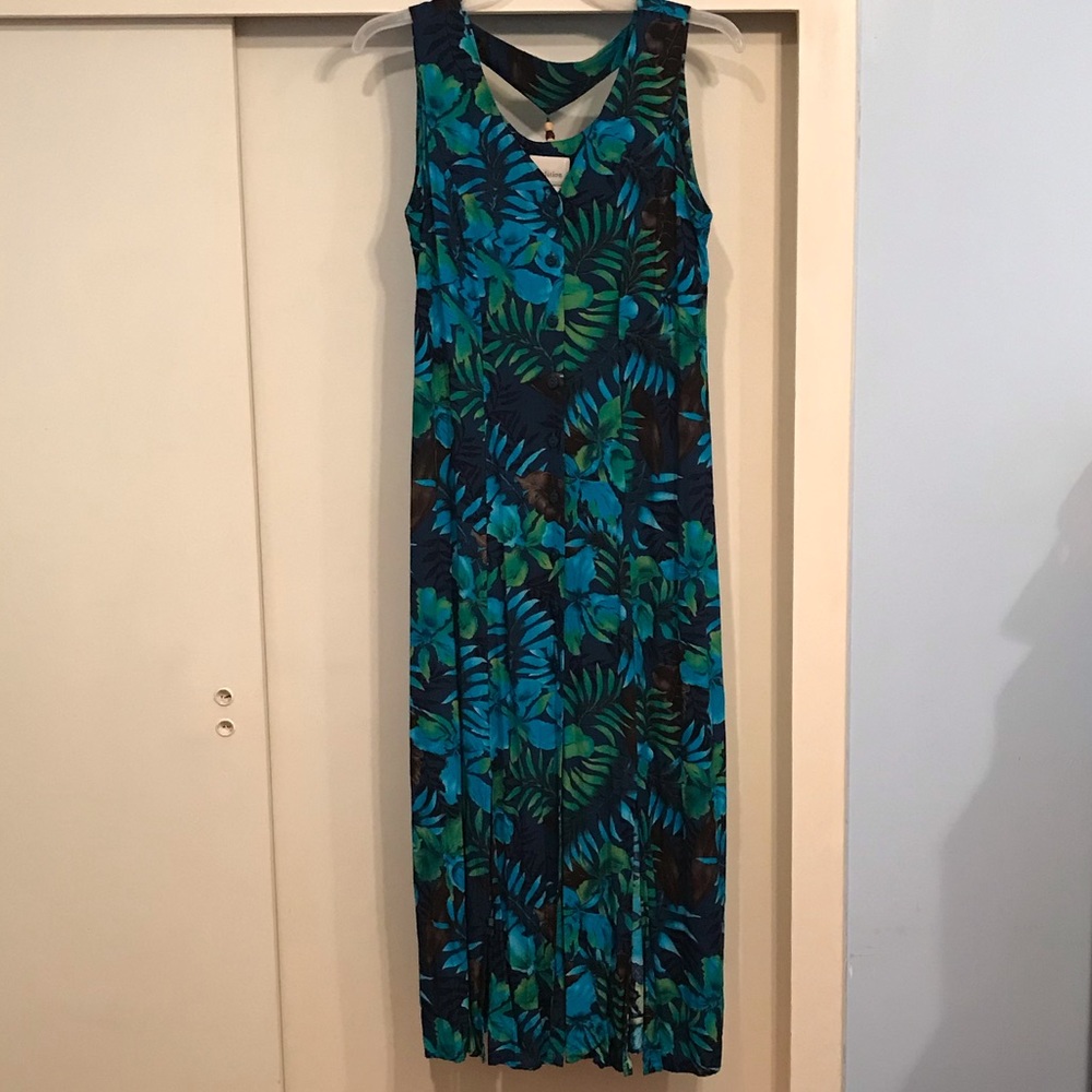 Unique button down front Hawaiian dress